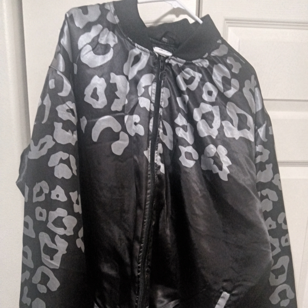 Men's Black and Gray Bomber Jacket